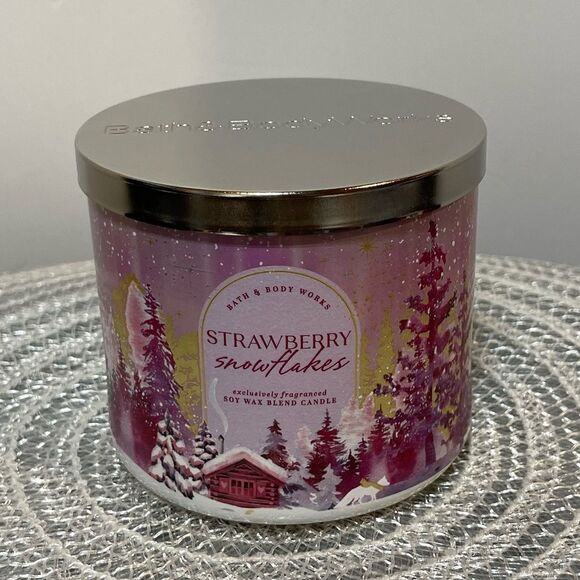 BBW Strawberry Snowflake 3 Wick Scented Candle NWT - Picture 1 of 4